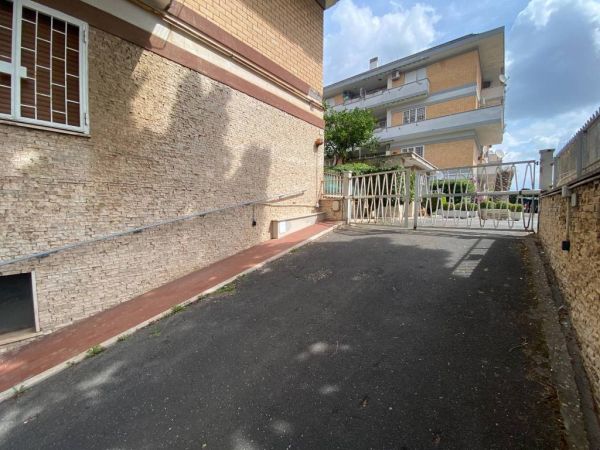 ciampino via milano rif 192392564 9