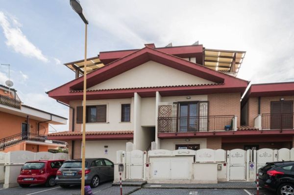 ciampino via francesco petrarca rif 192661724 1