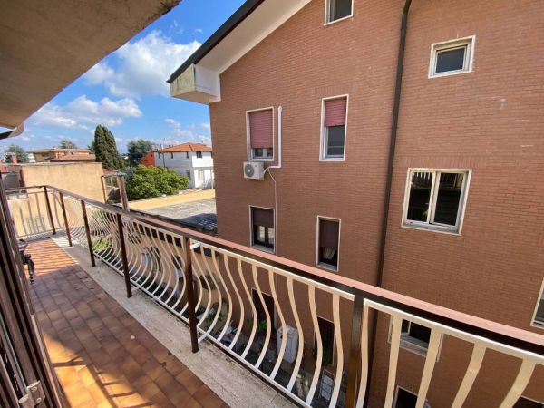 ciampino adiac viale jfk kennedy rif 192888535 18
