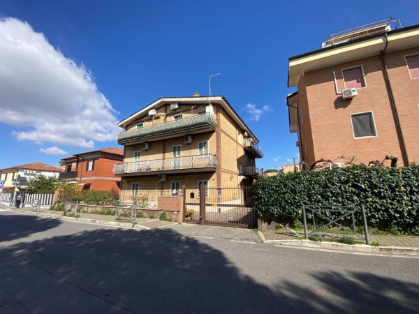 ciampino adiac viale jfk kennedy rif 192888535 1