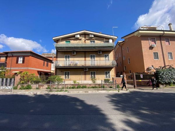 ciampino adiac viale jfk kennedy rif 192888535 2