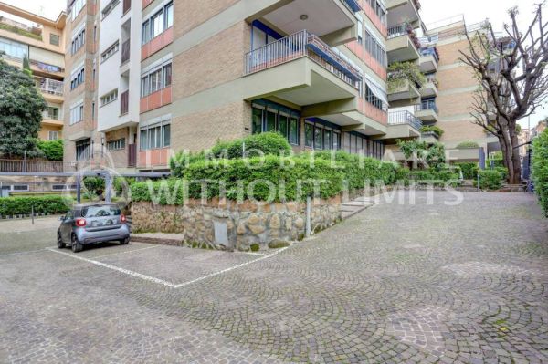 monti parioli via gramsci rif 193459677 8