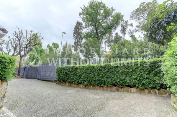 monti parioli via gramsci rif 193519656 9